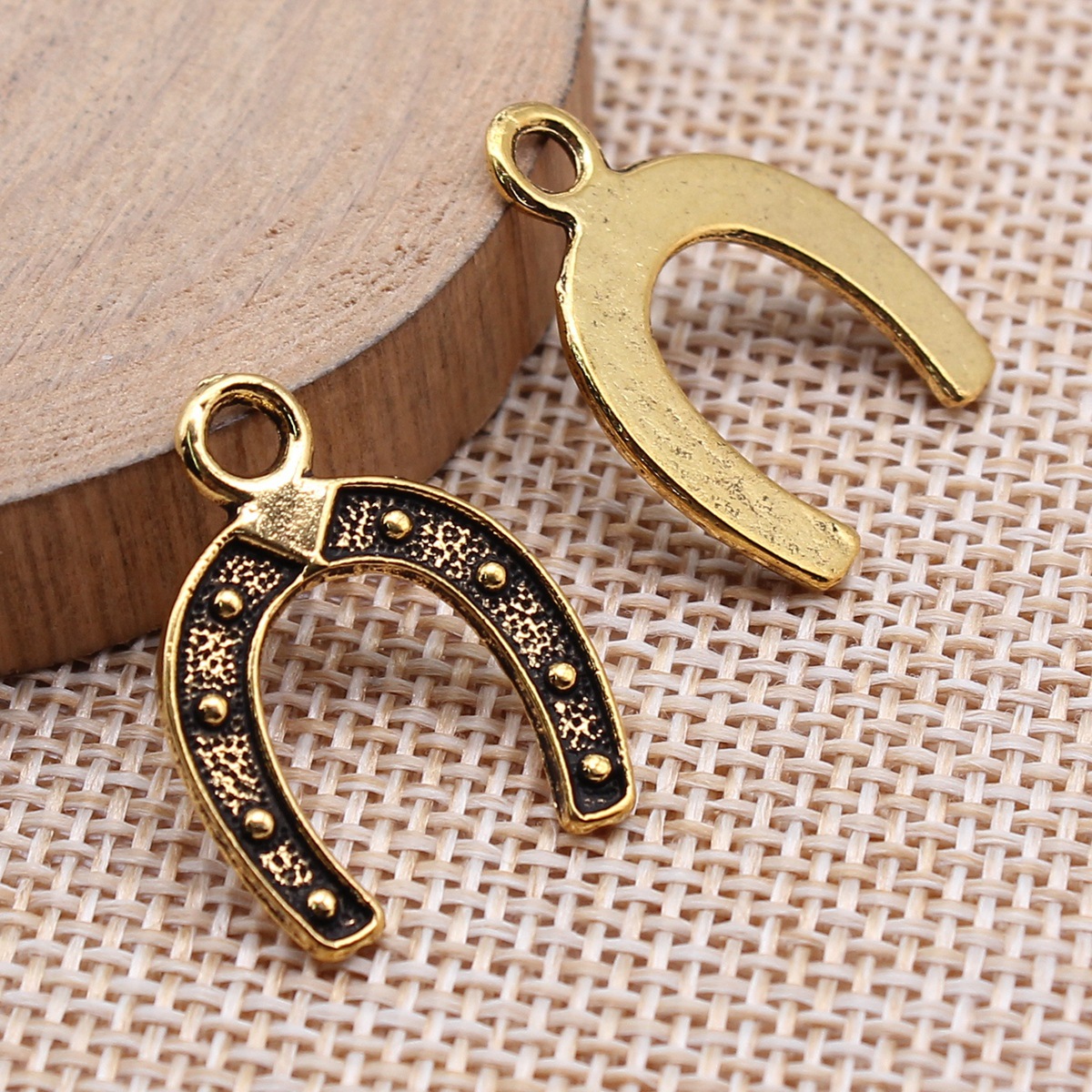 Vintage Fashion Wholesale - 40pcs 23x18mm(0.91x0.71inch) 4 Colors Horseshoe Horse