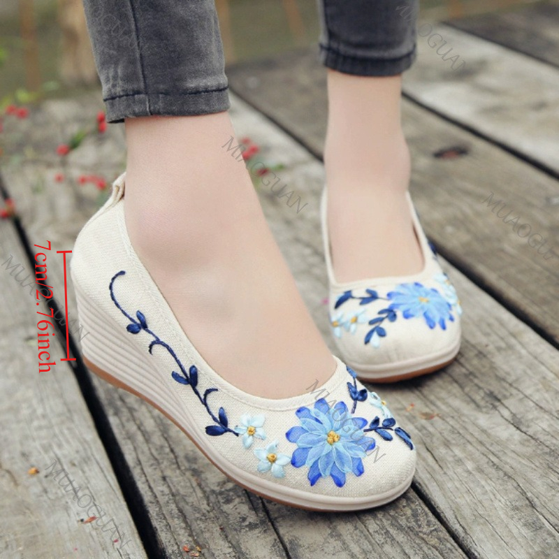 Vintage Fashion Female - Embroidered Women Comfort Wedge Platform Shoes