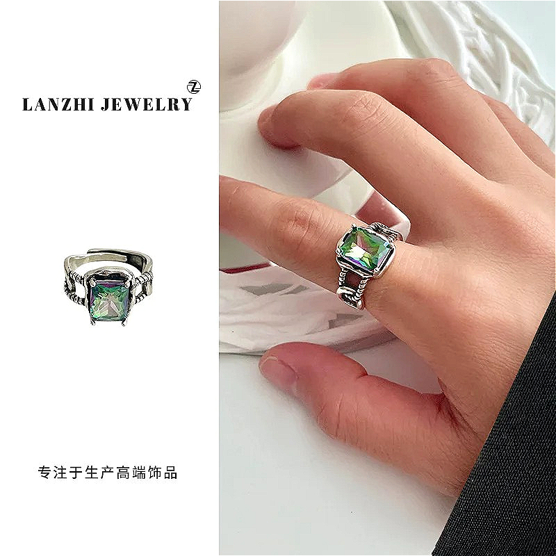 Women's Light Luxury Influence - đánh giá và giá Vintage Fashion Influencers